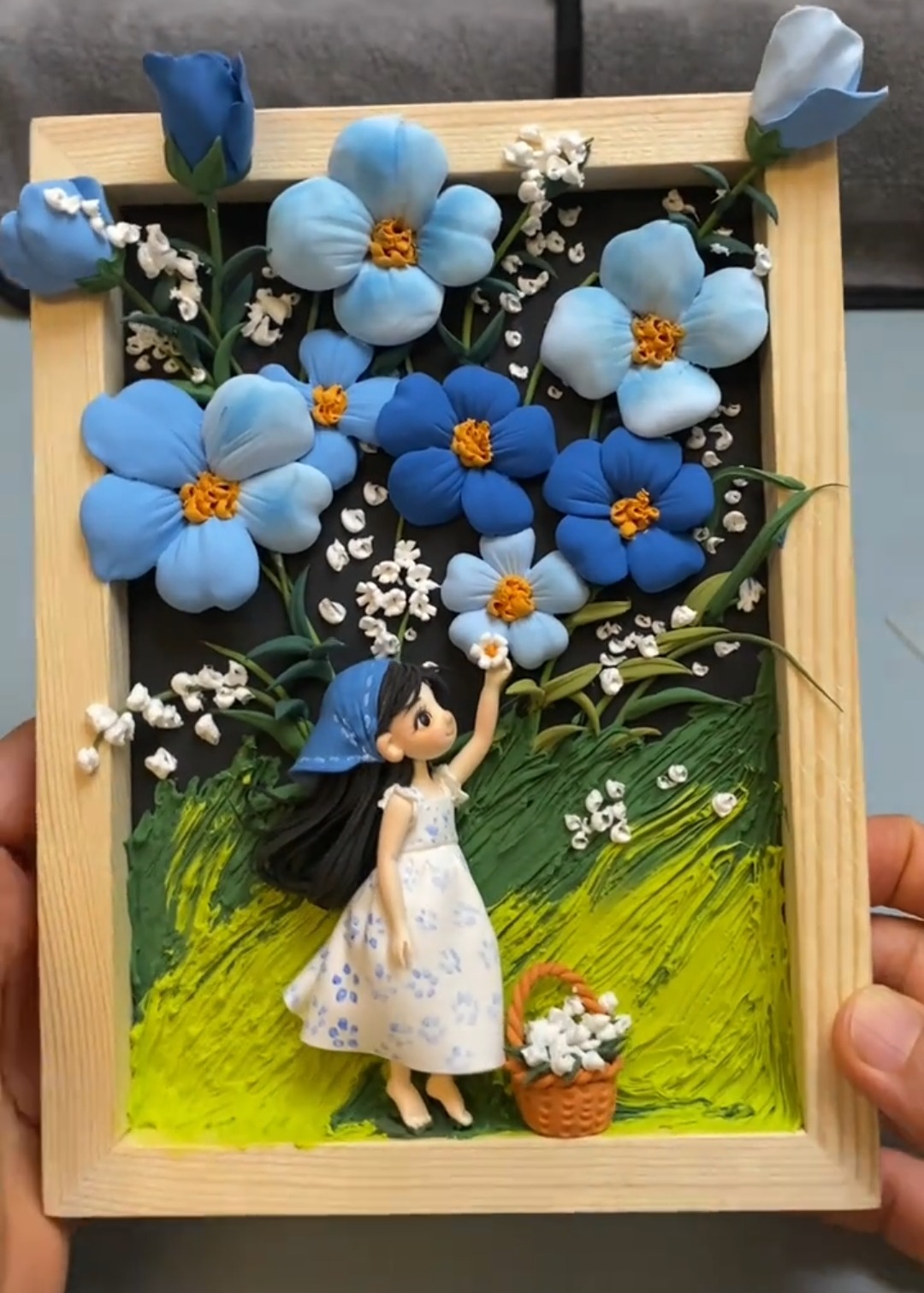 2-Air Dry Clay Forget-Me-Not Flower Frame DIY Tutorial